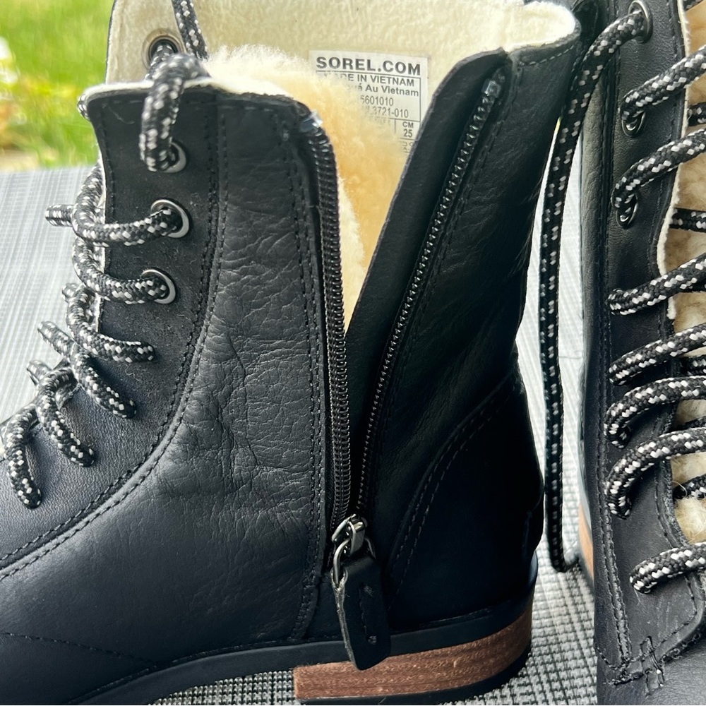 Sorel Emelie Short Lace Cozy Waterproof Boot Black Size 8 Great Condition - Picture 12 of 15